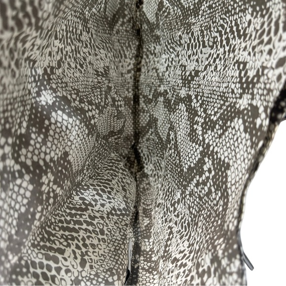 Baggu Snake Print Tote in Gray and Cream - Picture 5 of 6